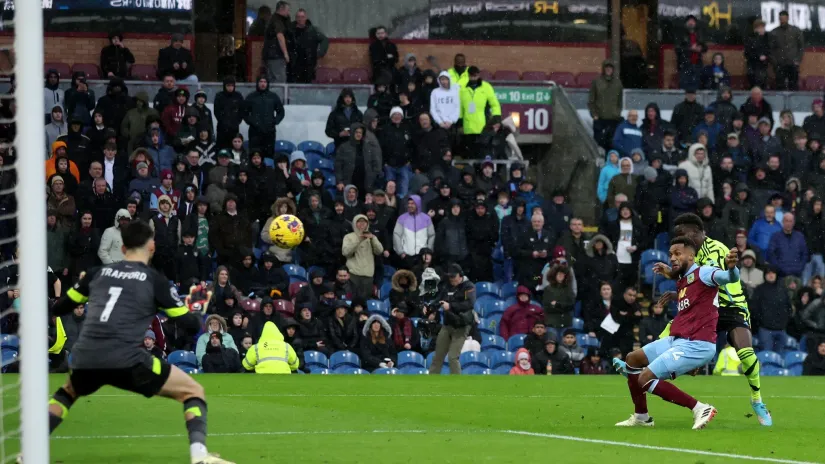 Gol Bukaja Sake (Arsenal) na meču sa Barnlijem